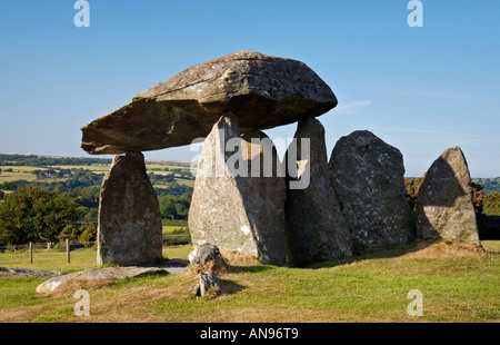 Pentre Ifan - eine Welt berühmten megalithischen Grabkammer im Pembrokeshire Nationalpark, Wales. Stockfoto