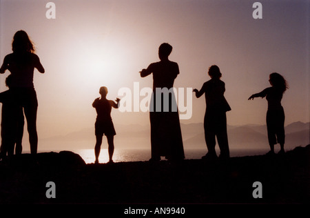 Tai Chi bei Sonnenuntergang Kreta Griechenland Europa Stockfoto