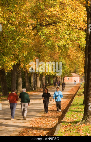 Afternnon, autumnal walk around the city wall at Lucca, Tuscany, Italy Stockfoto