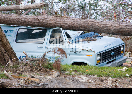 Schäden Sie verursacht durch Hurrikan Katrina Waveland Mississippi Fahrzeug Stockfoto