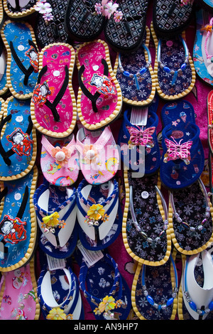 Schuhe zum Verkauf in einem Bangkok vermarkten Thailand Stockfoto