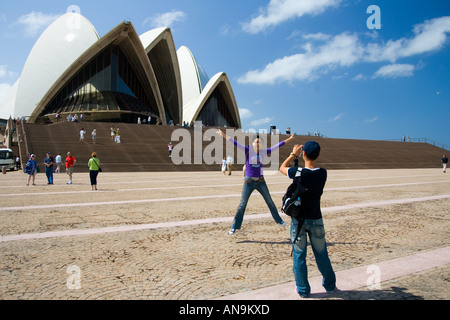 Touristen fotografieren am Sydney Opera House New South Wales Australien Stockfoto
