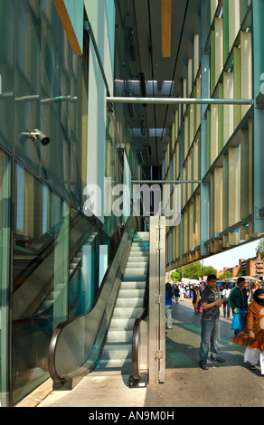 Eingang weg. Idea Store Whitechapel Adjaye Assoc2001-5, London Stockfoto