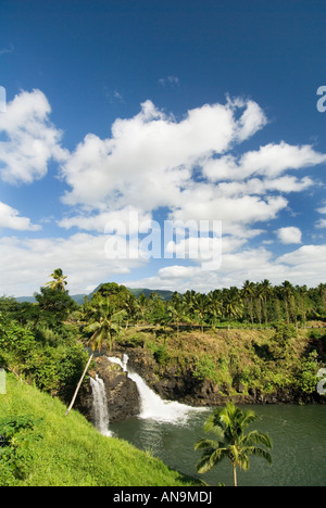 SAMOA UPOLU NE Nord-Ost Nordost Nord Ost in der Nähe von Apia nach Uafato und Fagaola Bay Regenwald Kokos Bäume Palmen Wasserfall Stockfoto