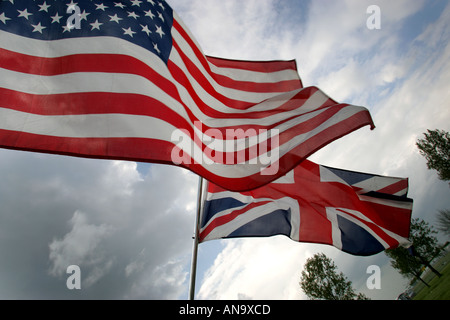 Anschluß-Markierungsfahne und die Union Jack zusammen Stockfoto