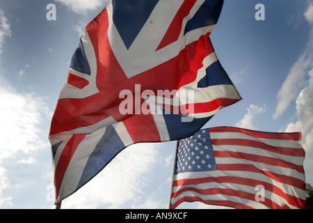Anschluß-Markierungsfahne und die Union Jack zusammen Stockfoto