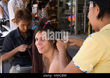 Friseur auf der Khao San Road in Bangkok, Thailand Stockfoto