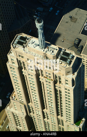 Luftaufnahme, Blick nach unten auf Palmolive Gebäude aus dem John Hancock Center in der Innenstadt von Chicago Illinois USA Stockfoto