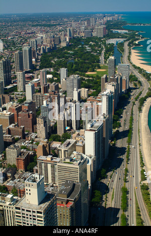 Luftaufnahme von Lakeshore Drive mit Goldküste und Lincoln Park von John Hancock Center in Chicago Illinois, USA Stockfoto