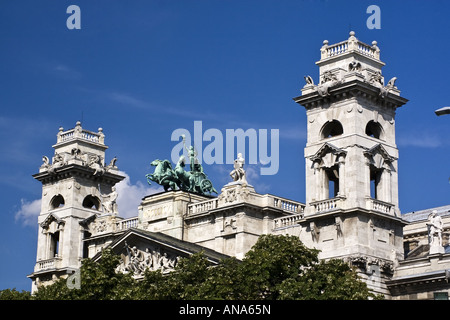 Spitze des ethnographischen Museums in Budapest Stockfoto