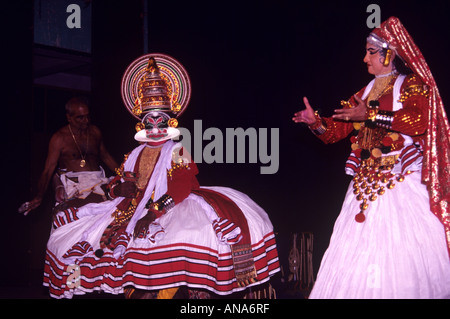 KATHAKALI EINE TRADITIONELLE DANCEFORM VON KERALA Stockfoto