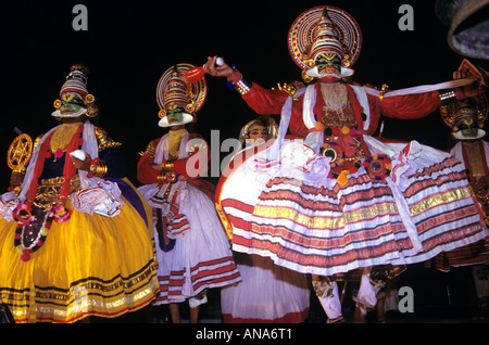 KATHAKALI EINE TRADITIONELLE DANCEFORM VON KERALA Stockfoto