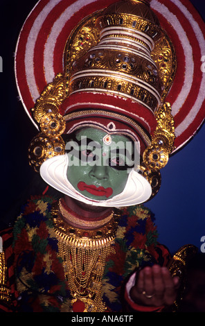 KATHAKALI EINE TRADITIONELLE DANCEFORM VON KERALA Stockfoto