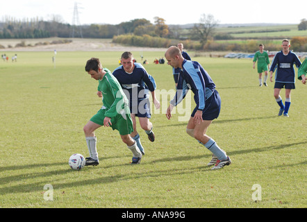 Sonntag-Liga Fußball bei Huber Lane, Leamington Spa, England, UK Stockfoto