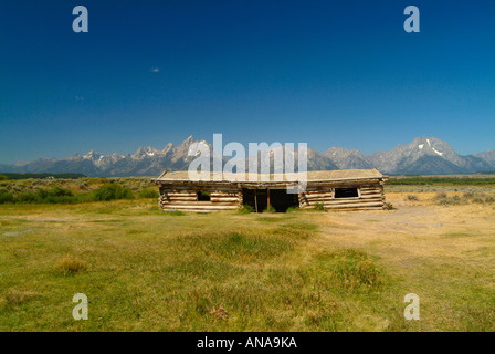 Cunningham-Kabine mit Teton Bergkette im Hintergrund an der Grand-Teton-Nationalpark Wyoming USA Stockfoto