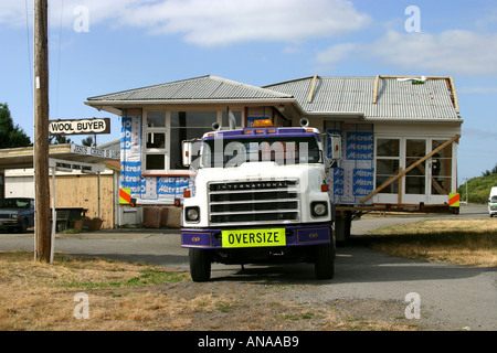 Oversize Umzug auf LKW in Neuseeland Stockfoto