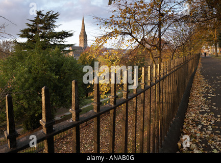 St Michaels Church gesehen von Exeter City Wall Walk auf Herbst, Devon County, England, UK Stockfoto