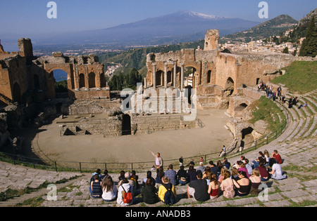 Italien Sizilien Taormina Il Teatro griechischen Amphitheater Ätna in Ferne Stockfoto