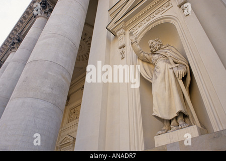 Skulptur am Deutschen Dom, Gendarmenmarkt, Berlin, Deutschland Stockfoto
