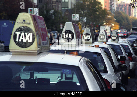 Taxis Line-up an der Boylston Street in Boston, Massachusetts Stockfoto