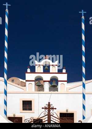 Griechisch-orthodoxe Kirche in dem Dorf Oia auf der Insel Santorini Stockfoto