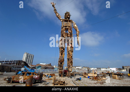 Wastemen, eine umweltfreundliche 75ft hohen riesige Skulptur völlig gebildet von den Müll des Bildhauers Antony Gormley Stockfoto