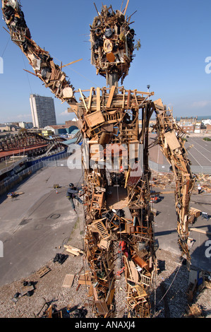 Die Wasteman eine [umweltfreundliche] 75 ft hohen riesige Skulptur völlig gebildet von den Müll des Bildhauers Antony Gormley Stockfoto