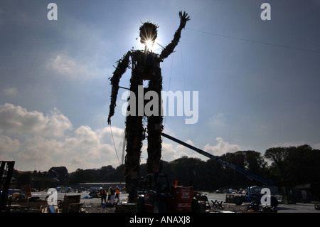 Wastemen, eine umweltfreundliche 75ft hohen riesige Skulptur völlig gebildet von den Müll des Bildhauers Antony Gormley Stockfoto