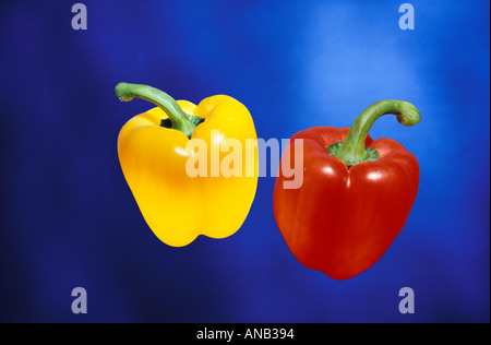 Paprika Ausschnitt ausschneiden Tropfen weißer Hintergrund Stockfoto