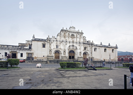 GUATEMALA ANTIGUA Kathedrale von Santiago auf der Ostseite des Central Park in Antigua Stockfoto