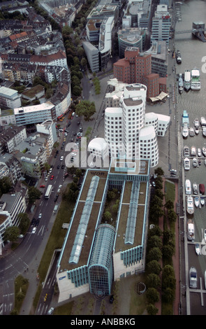 Neue Zollhof.  Eine Gruppe von drei Gebäuden, die von California Architekten Frank Gehry entworfen.  Düsseldorf, Deutschland Stockfoto