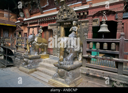 Goldene Tempel Patan Nepal buddhistisches Kloster auch bekannt als die Kwa Bahal oder Suwarna Mahavihara gegründet ca. 12. Jahrhundert Stockfoto