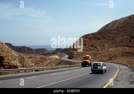 Muscat-Oman-Autos auf der Autobahn Stockfoto