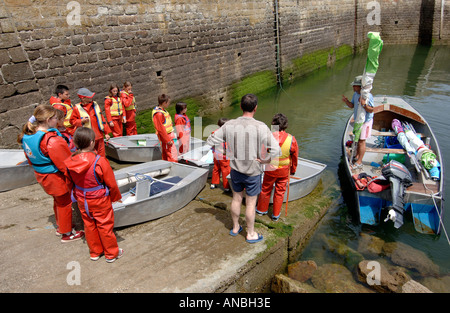 In der Bretagne ist Segeln täglichen Sportunterricht in der Schule Stockfoto