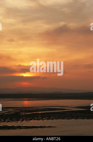Sonnenuntergang über Budle Bay in Northumberland, England, Großbritannien Stockfoto