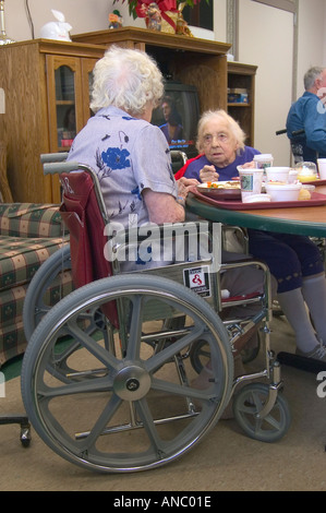 Ältere weibliche rehabilitiert nach Schlaganfall Stockfoto