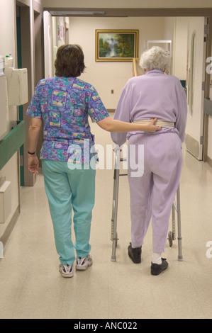 Ältere weibliche rehabilitiert nach Schlaganfall Stockfoto