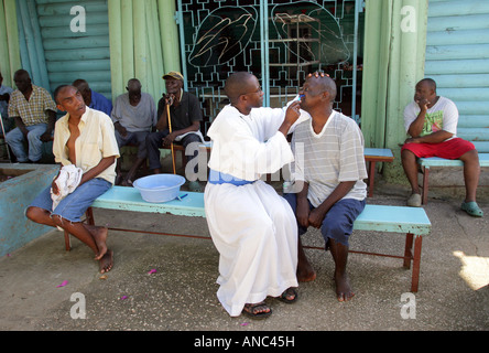 Katholische Congrigation "Missionare der Armen" (MOP) Versorgung für die Bedürftigen in ihrer Missionszentrum in Kingston/Jamaika Stockfoto