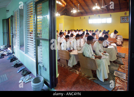 Jamaika, Kingston: Priester und Brüder der katholischen Congrigation "Missionare der Armen" (MOP) Stockfoto