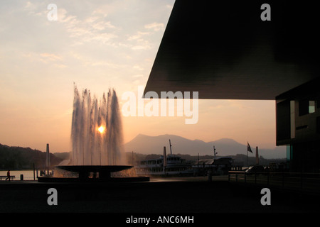 Konzert Halle/Convention Center Luzern/Schweiz bei Sonnenaufgang Stockfoto