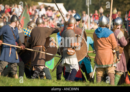 Infanterie Auseinandersetzungen in der Schlacht von Hastings re Verabschiedung 2007 Stockfoto