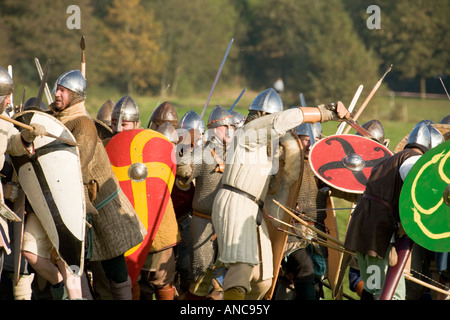 Infanterie Auseinandersetzungen in der Schlacht von Hastings re Verabschiedung 2007 Stockfoto