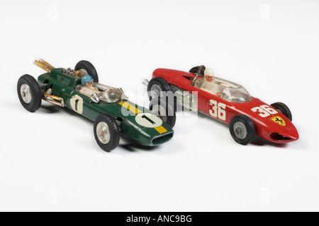 Lotus Climax und Ferrari Rennwagen von Corgi Modelle 1964 produziert Stockfoto