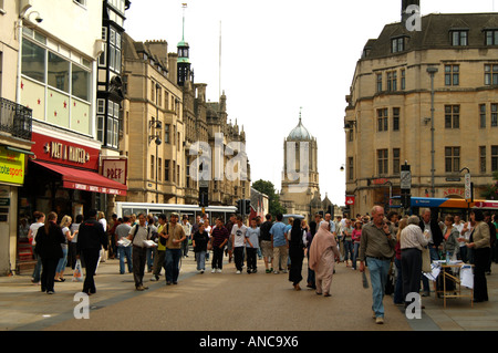 Verkaufsoffener Cornmarket Street Stadt Oxford England UK Stockfoto