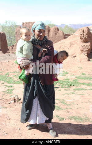 Frau und ihren Kindern, Telouet Stockfoto