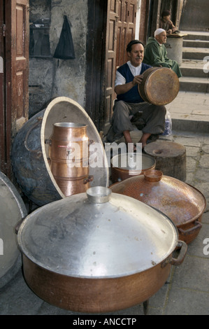 Bronze Silber Souk am Place Seffarine Kairaouine Viertel Medina Fes Marokko Stockfoto