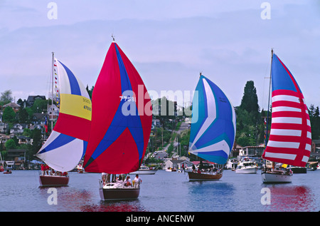 Nordamerika, USA, Washington, Seattle. 4 Segelboote in der Opening Day Parade von der Bootssaison. Stockfoto