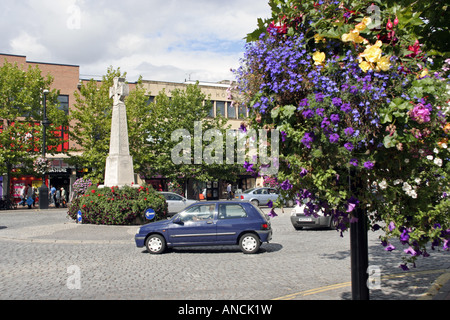 Taunton Stadtzentrum Hautpstraße Sommerblumen somerset Grafschaft England uk gb Stockfoto