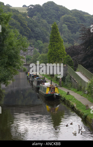 Lange Boote auf der Rochdale Kanal Hebden Bridge Stockfoto