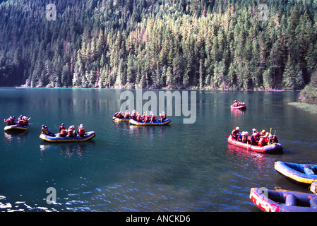Wildwasser Rafts auf Hannah See im Nahatlatch-Tal im Südwesten von British Columbia Kanada Stockfoto